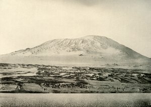 Erebus Dağı... Soldaki Eski Krater, c1908, 1909. by Unbekannt