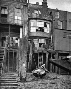 Thames Nehri üzerindeki eski pub, Londra, 1926-1927 by Unbekannt