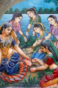 Radha bir gün Krishna ile buluşmak için yürürken olgun bir demirhindi meyvesinin kalın kabuğuna bastı ve ayağını kesti. Bu onun Krishna ile tanışmasını geciktirdi; bu yüzden meyveleri olgunlaşmasın diye ağaca lanet etti. Vrindavan Hindistan by Unbekannt