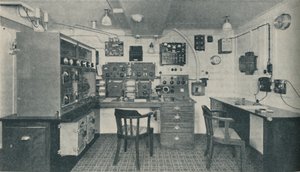 Modern bir uçaktaki Kablosuz Kabinlerden biri, 1936 by Unbekannt