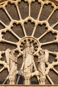 Paris Notre Dame Katedrali batı kanadı: Bakire ve çocuk ve melekler, Paris, Fransa by Unbekannt