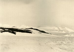 Queen Alexandra Range'in bir parçası 1500 Feet Up The Glacier, c1908, 1909. by Unbekannt