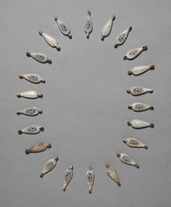 Petal Şeklinde Boncuklar, c. 1391-1353 M.Ö. by Unbekannt