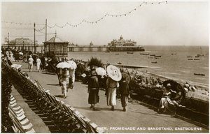 İskele, gezinti yeri ve orkestra, Eastbourne, Sussex, c1920s by Unbekannt