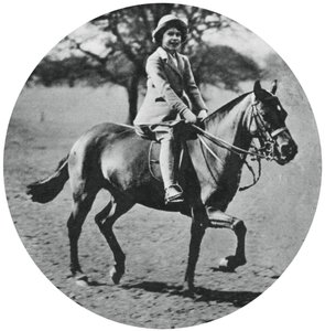 Prenses Elizabeth at sırtında, Windsor Great Park, 1935, 1937 by Unbekannt