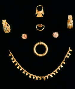 Pön Mücevherleri, c3rd-4th Century by Unbekannt