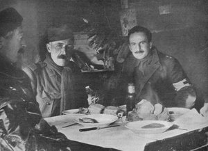 Kızıl Haç memurları, bir sığınakta akşam yemeğinde, 1914 by Unbekannt
