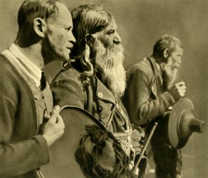 Tüfekçiler dua ediyor, Tirol, Avusturya, c1935. by Unbekannt