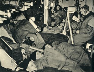 Kraliyet Deniz Piyadeleri, bir savaş gemisinin tophanesinde uyuyor, İkinci Dünya Savaşı, c1939-c1943 1944. by Unbekannt
