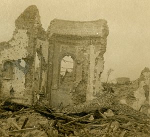 Harap kilise, Combles, kuzey Fransa, c1914-c1918 by Unbekannt