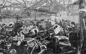 Renault Fabrikası Harabeleri, Boulogne-Billancourt, Paris, c1942 by Unbekannt