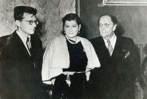 Rus besteci Dmitri Shostakovich, şarkıcı Maria Maksakova ve yazar Aleksey Tolstoy, 1943 by Unbekannt