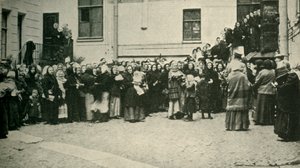 Rus askerlerinin eşleri cepheden haber bekliyor..., Birinci Dünya Savaşı, 1915, c1920. by Unbekannt