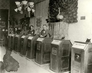 Kinetoskoplu San Francisco Salonu, 1894-1895 by Unbekannt