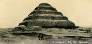 Saqqara - Basamak Piramidi, c1918-c1939. by Unbekannt