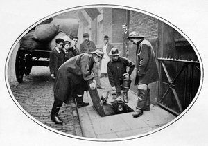 Aşağıya inen lağımcılar, Londra, c1903 1903 by Unbekannt