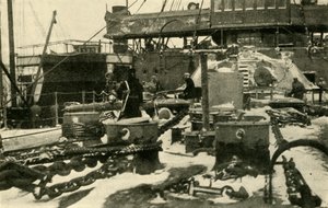 Dondurucu koşullarda kömür tedarik eden gemi, Birinci Dünya Savaşı, 1914, c1920. by Unbekannt