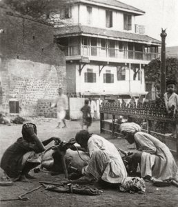 Bir öküzü nallamak, Hindistan, c1927-c1929 by Unbekannt