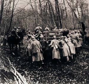 Ormandaki Askerler, c1914-c1918 by Unbekannt