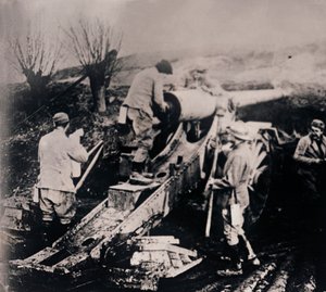 Ağır silahlara sahip askerler, c1914-c1918 by Unbekannt