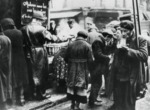 Muhtaçlar için aşevi, les Halles, Alman işgali altındaki Paris, Şubat 1941 by Unbekannt