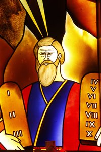 Vitray: Musa ve kanun tabloları, Lome, Togo by Unbekannt