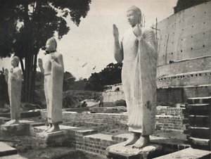 Restorasyon altındaki Ruwanwali Dagoba