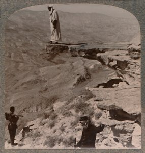 Arno. Kayanın üzerinde duran Dragoman, c1900 by Unbekannt