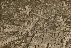Çok Az Londralının Gördüğü Gibi Hukuk Sığınağı: Tapınak ve Adalet Divanları, c1935. by Unbekannt