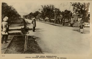 The Mall, Rawalpindi - Lockharts Memorial in Mesafeye Doğru, c1918-c1939. by Unbekannt