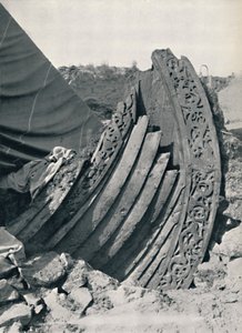 1935 sap ve korkuluk üzerinde oyma gösteren höyükte Oseberg gemisi, by Unbekannt