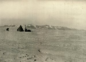 Kraliçe Alexandra Sıradağları, Buzuldan aşağı inerken fotoğraflandı, c1908, 1909 by Unbekannt