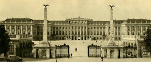 Schönbrunn Sarayı, Viyana, Avusturya, c1935. by Unbekannt