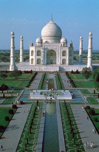 Giriş kapısının tepesinden Tac Mahal, Agra, Hindistan by Unbekannt
