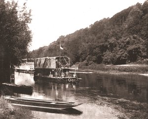 Cliveden Wood, Berkshire, 1894 altında Thames. by Unbekannt
