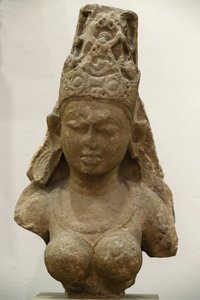 Victoria ve Albert Müzesi. Yogini. 800-900. Pratihara dönemi. Kumtaşı. Orta Hindistan (Madhya Pradesh). Birleşik Krallık by Unbekannt