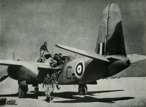 Sıcak güneş, bir çöl iniş alanına akar, c1942-1943, 1945. by Unbekannt