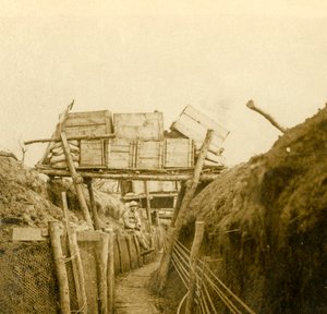 Les Éparges yakınlarındaki siperler, kuzey Fransa, c1914-c1918. by Unbekannt