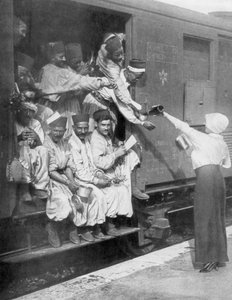 Trenle cepheye giden Türk tüfekçileri, 1914 by Unbekannt