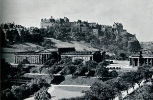 İskoçya Ulusal Galerisi ve Edinburgh Kalesi