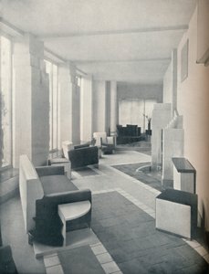 Üç pencere ve sütunları gösteren gün ışığında Güneş Odası