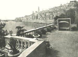 Körfezden kasabanın görünümü, Menton, Fransa, 1895. by Unbekannt