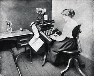 Monotip Klavyede Kadın Operatör, 1917 by Unbekannt