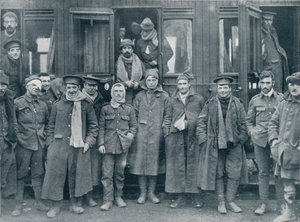 Bir üs hastanesine giderken yaralı İngiliz birlikleri, c1914 by Unbekannt