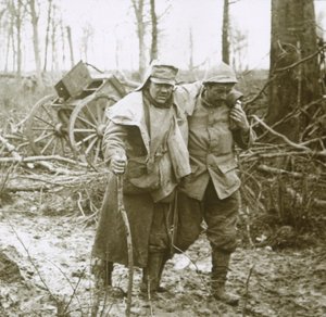 Yaralı asker, Verdun, kuzey Fransa, 1916 by Unbekannt