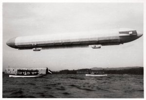 Zeppelin LZ3 hava indirme, Almanya, c1906-1908 1933 by Unbekannt