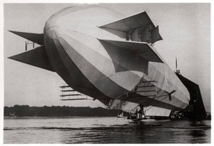 Alman Ordusu tarafından satın alınan ve Z1, 1906 1933 olarak çalıştırılan Zeppelin LZ3 by Unbekannt