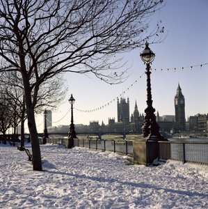 Big Ben, Westminster Abbey ve Parlamento Binaları Karda by Unbekannt Unbekannt