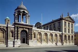 1709-34 yılları arasında inşa edilen The Queens College, Oxford