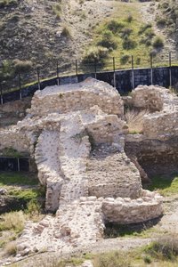 Ağ geçidi, barbican ve şehir duvarlarının bir kısmı, Los Millares, Santa Fe Mondujar yakınında (fotoğraf)
